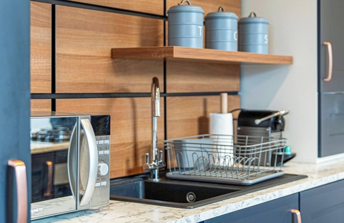 Bredons Hardwick Ski Chalet | 1 bedroom accommodation in Tewkesbury