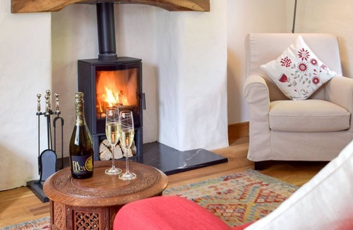 Llanybri Cottage | 1 bedroom accommodation in Meidrim, near Carmarthen