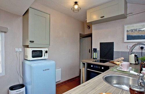 Dawlish Cottage | 1 bedroom accommodation in Holcombe, Teignmouth