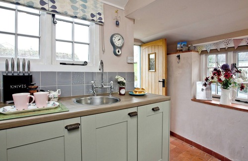Dawlish Cottage | 1 bedroom accommodation in Holcombe, Teignmouth