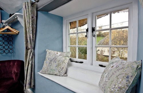 Dawlish Cottage | 1 bedroom accommodation in Holcombe, Teignmouth