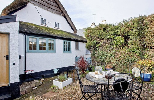 Dawlish Cottage | 1 bedroom accommodation in Holcombe, Teignmouth