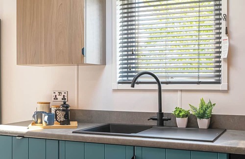 Arnold Ski Chalet | 1 bedroom accommodation in Skirlaugh, Nr Hull