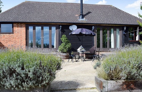 Battle Cottage | 1 bedroom accommodation in Netherfield, near Battle