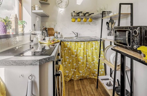 Ammanford Cottage | 1 bedroom accommodation in Twyn