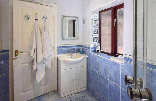 Standish Cottage | 1 bedroom accommodation in Worthington, near Standish