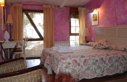 Olmedo Apartment | 1 bedroom apartment - 4 people: With charm and beautiful views of the garden