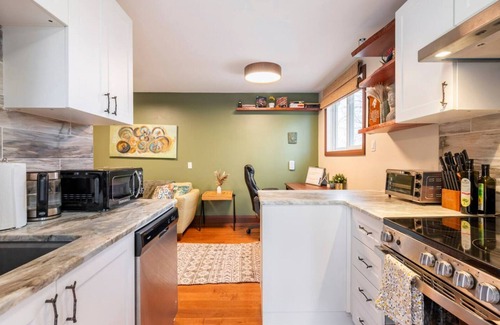 Waterloo Apartment | 1 Bedroom Apartment in North Waterloo w Private Patio - Close to UW, Tech Park