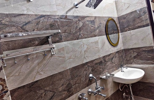 Varanasi Apartment | 1-bedroom bed & breakfast in lovely Varanasi with AC