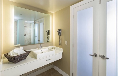 Collingwood Resort | 1 Bedroom condo at Living Water Resort & Spa - 1 Bedroom condo at Living Water Resort & Spa