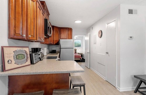 Tallahassee Condo | 1 Bedroom Condo Shadowing Doak Campbell Stadium