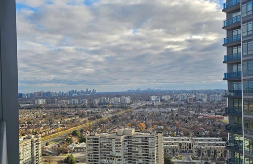 Thornhill Condo | 1 Bedroom + Den Elegant Luxury Apartment in Thornhill Vaughan