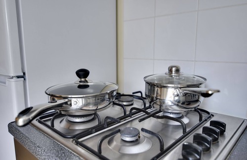 Luton House | 1 BEDROOM HOUSE WITH PRIVATE ALLOCATED AND SECURE PARKING