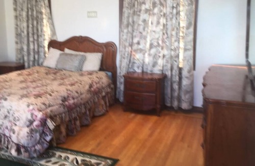 Mount Davidson Manor House | 1-Bedroom in Upscale Ingleside
