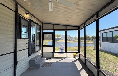 Fort Myers Beach Cottage | 1-bedroom Lakefront cottage with WiFi and AC 5 min to gorgeous Fort Myers Beach