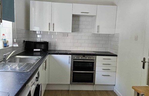 Castle Apartment | 1 Bedroom Marina Flat - sleeps 2 - near Beach and Swansea Arena
