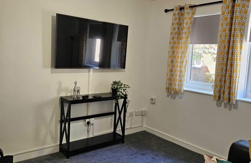 Castle Apartment | 1 Bedroom Marina Flat - sleeps 2 - near Beach and Swansea Arena