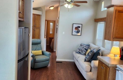 Kissimmee Cottage | 1 bedroom, private laundry in resort with a pool near Disney! Kissimmee