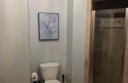 Northwest Raleigh House | 1 Bedroom Private Retreat in Raleigh – Hot Tub & Exclusive Access