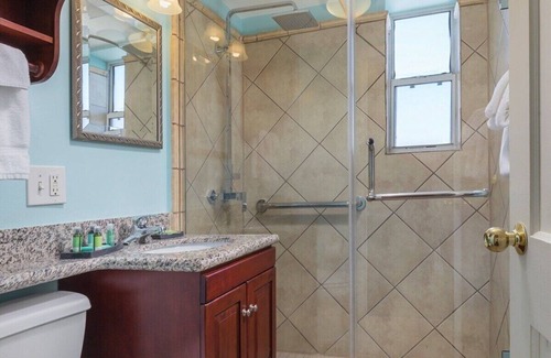 Lower Garden District Resort | 1 bedroom - sleeps 4 for Jazz Fest 2026
