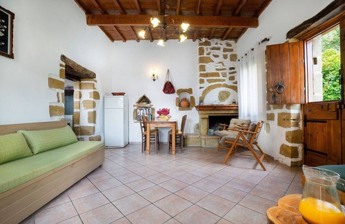 Tsourouniana House | 1-bedroom Topolia House with shared pool