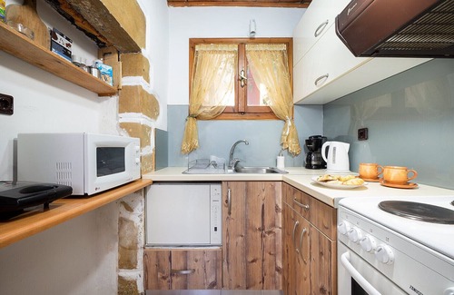 Tsourouniana House | 1-bedroom Topolia House with shared pool
