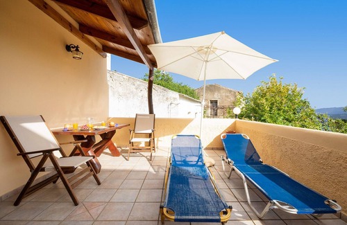 Tsourouniana House | 1-bedroom Topolia House with shared pool