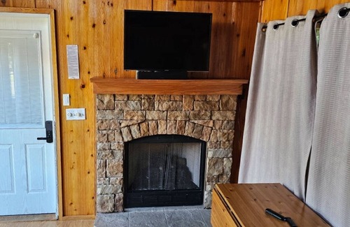 Isle Cabin | 1 bedroom with loft at Appeldoorn's Resort