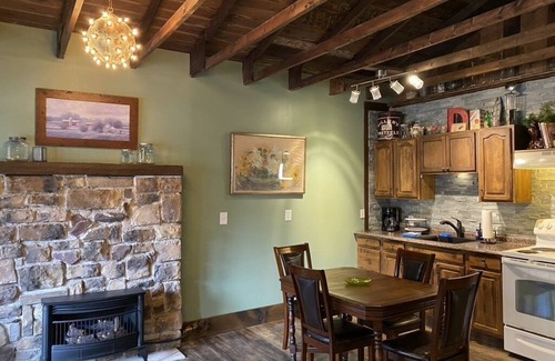 Ashfield Apartment | 1 bedroom with SPA bathroom and mountainside deck