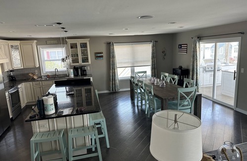 Rehoboth by the Sea Condo | 1 Block from Beach! Swedes St. 4 Bed/3 Bath Condo in Dewey Beach Sleeps 10