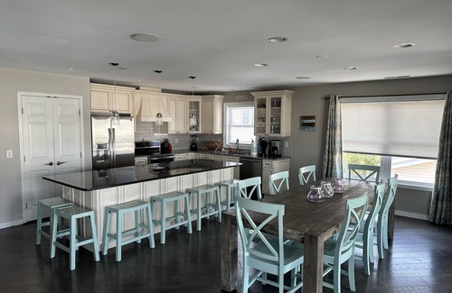 Rehoboth by the Sea Condo | 1 Block from Beach! Swedes St. 4 Bed/3 Bath Condo in Dewey Beach Sleeps 10