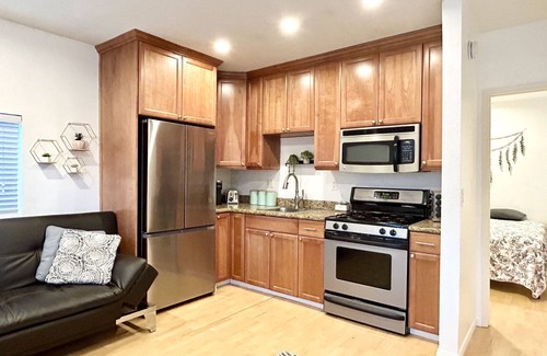 Ocean Beach Cottage | 1 block from ocean - stylish & cozy beach cottage in funky Ocean Beach!