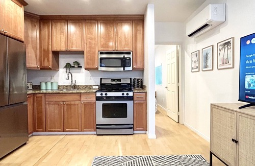 Ocean Beach Cottage | 1 block from ocean - stylish & cozy beach cottage in funky Ocean Beach!