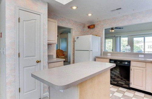 Croatan Beach House | 1 BLOCK TO BEACH, Delightful & Spacious, 4 BR/3.5BA Virginia Beach Vacation