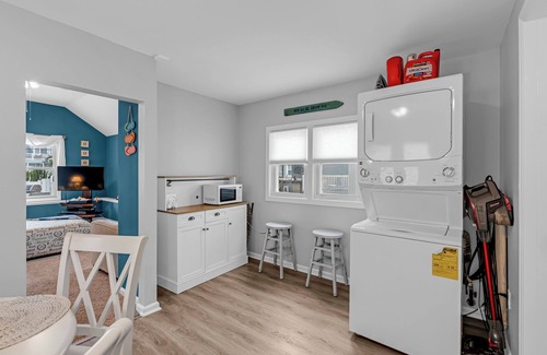 Wall House | 1 Block to Beach with Linens + Towels, BBQ & AC