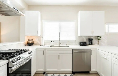 Ocean Beach House | 1 Block to Sand Contemporary 5BR Triplex