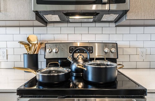 Boise Apartment | 1 BR, Coffee Bar, Pool, Gym