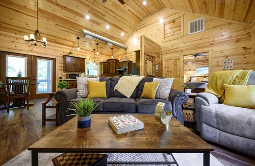 Broken Bow Cabin | 1 BR in Heart of Hochatown - 2 Min Walk to Putt-Putt
