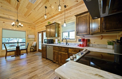 Broken Bow Cabin | 1 BR in Heart of Hochatown - 2 Min Walk to Putt-Putt