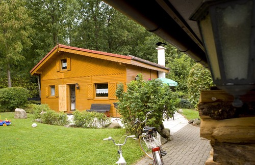 Druebeck House | 1 comfortable log cabin with fireplace in the forest, dog on request