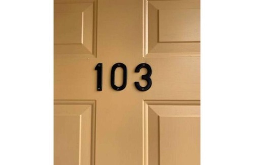 Loyalton House | 1 Dbl Bed at Halifax Inn - Pet Friendly