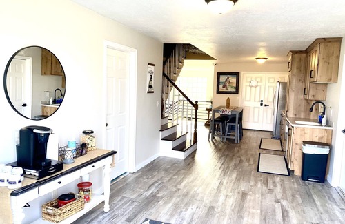 Orangeville House | 1 Full bed & 1 Single Bed Private Room #3 with TV and closet
