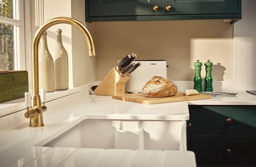 Wixford Cottage | 1 KINGSWOOD COTTAGE, pet friendly, with hot tub in Lapworth