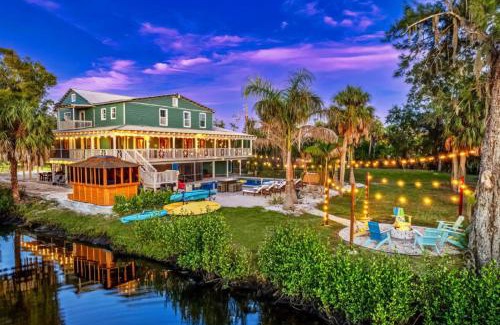 Tampa Villa | #1 Largest Tampa Private Compound 13BR Sleeps 40 Heated Pool Spa