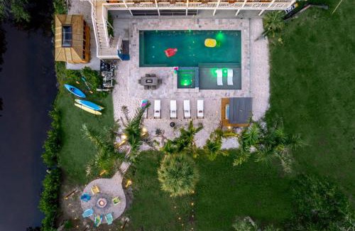 Tampa Villa | #1 Largest Tampa Private Compound 13BR Sleeps 40 Heated Pool Spa