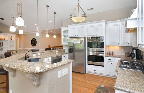 Littleton House | #1 LKG Family Retreat- Heated Pool, Golf Range, Firepit & Bocce, New 200HP Boat!