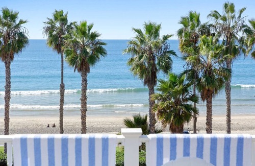 Townsite House | #1 Location, Spacious Beach House, Steps to Fun