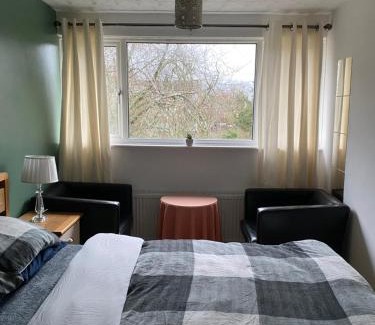 Reading House | 1 Luxurious Double Bedroom with Private Shower