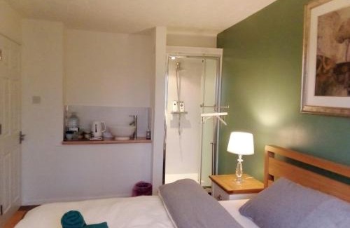 Reading House | 1 Luxurious Double Bedroom with Private Shower