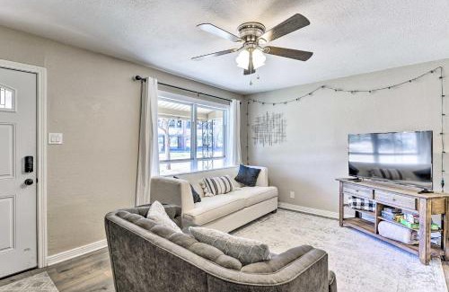 Central Arlington House | 1 Mi to ATandT Stadium Downtown Arlington Home